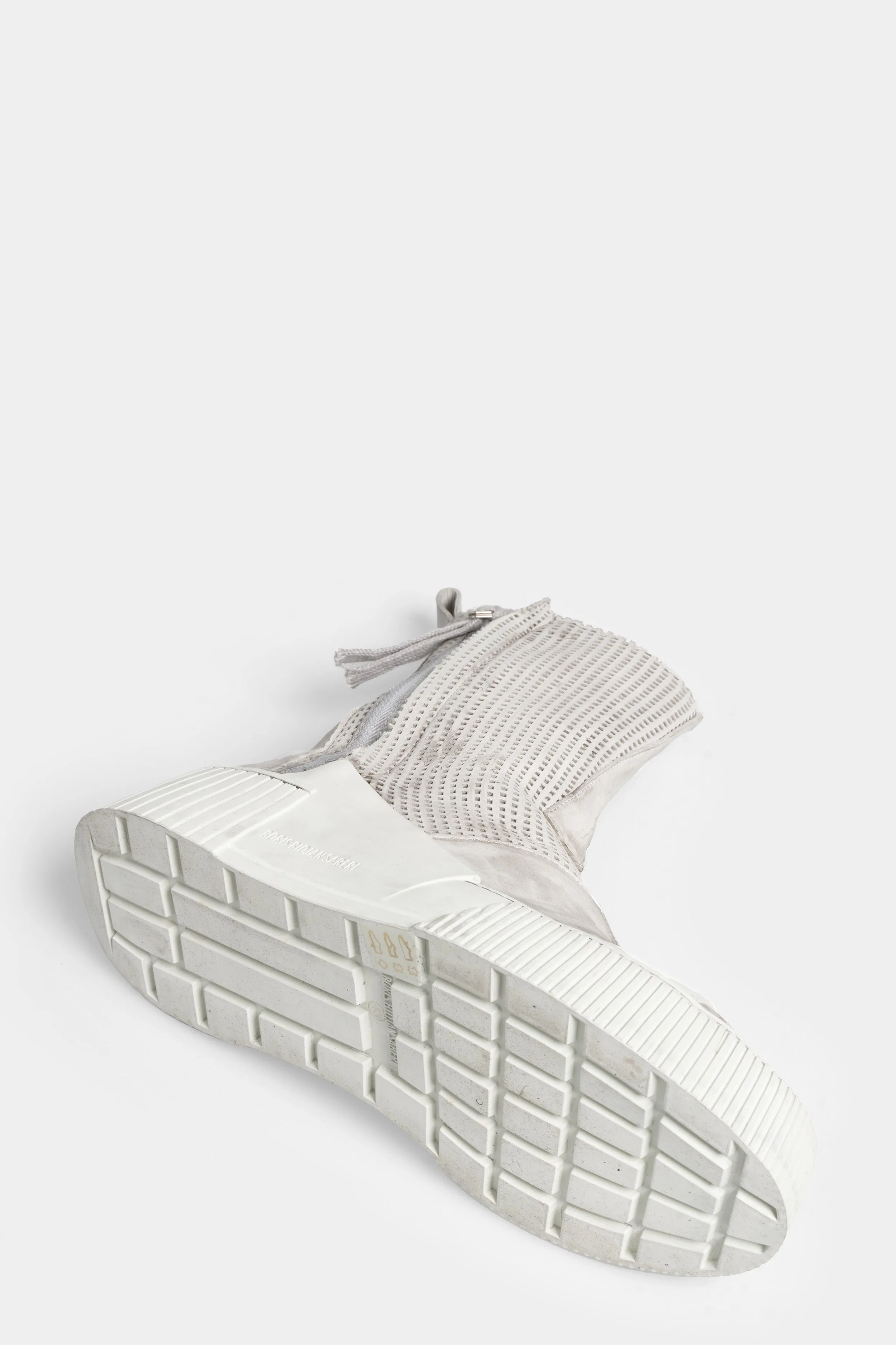 Bamba 5, Perforated / dirt dye light grey